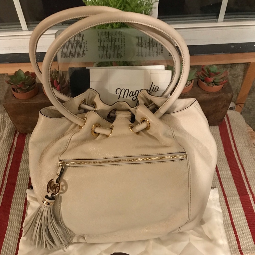 Michael Kors purse mint condition with dust bag